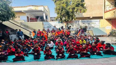 22 જાન્યુઆરીએ અયોધ્યામાં આયોજિત થનારા પ્રાણ પ્રતિષ્ઠા મહોત્સવને લઈને સમગ્ર દેશ હાલ રામમય બન્યો છે. દેશભરની શાળાઓમાં પણ આ પ્રાણ પ્રતિષ્ઠા મહોત્સવને લઈને વિવિધ કાર્યક્રમો આયોજિત કરવામાં આવી રહ્યા છે. ત્યારે અમદાવાદના સીટીએમ વિસ્તારમાં આવેલી અંગ્રેજી માધ્યમની શાળામાં પણ વિદ્યાર્થીઓએ ઉજવણી કરતા જોવા મળ્યા