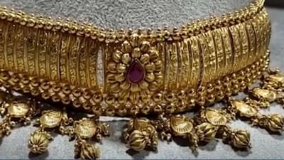 અંબાજી મંદિરે એક ભક્તે ઉત્તરાયણ પર્વે 3.27 લાખનો સુવર્ણ હાર ભેટ ધર્યો, જુઓ