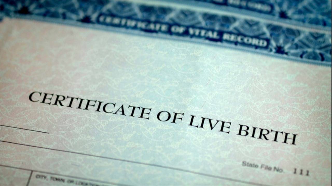 સુરત : માત્ર 10 રૂપિયામાં જન્મનો નકલી દાખલો બનાવવાનું કૌભાંડ ઝડપાયું, જુઓ વીડિયો