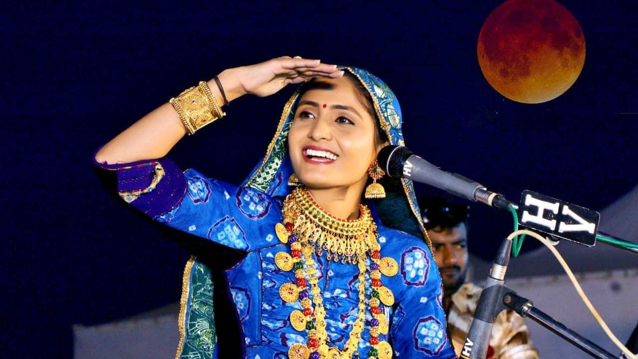 અયોધ્યામાં રામ મંદિરના ઉદ્ઘાટન પહેલા વડાપ્રધાન નરેન્દ્ર મોદીએ પ્રખ્યાત ગુજરાતી ગાયિકા ગીતા રબારીનું ભજન સોશિયલ મીડિયા પર શેર કર્યું છે.  ત્યારે ફરી એક વખત ગીતાબેન રબારીને સૌ કોઈ યાદ કરી રહ્યા છે.	