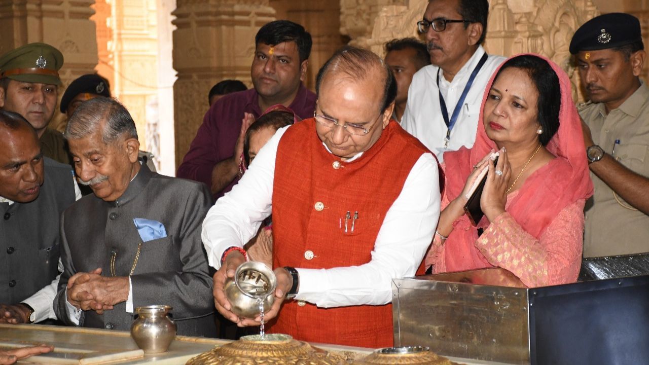 દિલ્હીના રાજ્યપાલ અને લદ્દાખના રાજ્યપાલે સોમનાથ મહાદેવને ગંગાજળ અભિષેક કર્યો હતો.