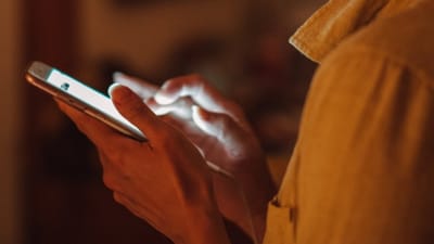 ટેલિકોમ રેગ્યુલેટરી ઓથોરિટી ઓફ ઈન્ડિયા (TRAI) એ Airtel, BSNL, Reliance Jio અને Vodafone-Idea મોબાઈલ યુઝર્સ માટે કડક ચેતવણી જાહેર કરી છે, જેમાં TRAIએ સ્પષ્ટ કર્યું છે કે જો તમને TRAIના નામ પર કોઈ મેસેજ આવે છે, તો તમારે આ ધ્યાન રાખવુ જોઈએ. કારણ કે આ મેસેજ સાયબર ગુનેગારનો હોઈ શકે છે.