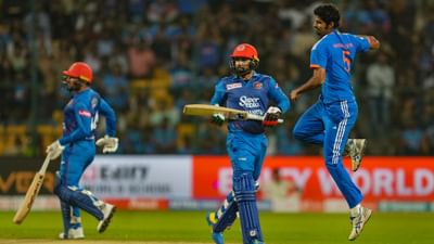 બ્રેકિંગ ન્યૂઝ : ડબલ સુપર ઓવર અને ભારે રસાકસી બાદ ટીમ ઈન્ડિયાની જીત, ટી20 સીરિઝમાં 3-0થી જીત