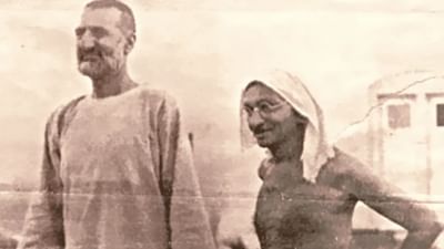 સરહદી ગાંધી, સીમંત ગાંધી, સરહદ ગાંધી, બાદશાહ ખાન અને બાચા ખાન, આ બધા નામો અથવા બિરુદ એક જ વ્યક્તિને આપવામાં આવ્યા હતા, જેનું સાચું નામ ખાન અબ્દુલ ગફાર ખાન હતું. તેઓ ગાંધીવાદી વિચારોમાં માનતા હતા અને આ સાથે તેમણે ભારતની આઝાદીની લડાઈમાં ભાગ લીધો હતો. જ્યારે પાકિસ્તાનની રચનાની વાત આવી ત્યારે તેઓ વિરોધમાં ઉભા થયા. જો કે, જ્યારે દેશનું વિભાજન થયું ત્યારે તેમનું વડીલ વતન પાકિસ્તાન ગયું હતું. તેથી તે ત્યાં રહેવા લાગ્યા. છતાં પાકિસ્તાને તેને ક્યારેય પોતાના તરીકે સ્વીકાર્યો નહીં અને વર્ષો સુધી તેને જેલમાં કે નજરકેદમાં રાખ્યો. 20 જાન્યુઆરી, 1988 ના રોજ અટકાયતમાં તેમનું અવસાન થયું. તેમની પુણ્યતિથિ પર, ચાલો આપણે સીમંત ગાંધીની વાર્તા જાણીએ, જેમની નસોમાં ભારત તેમના અંતિમ દિવસો સુધી જીવંત હતું.