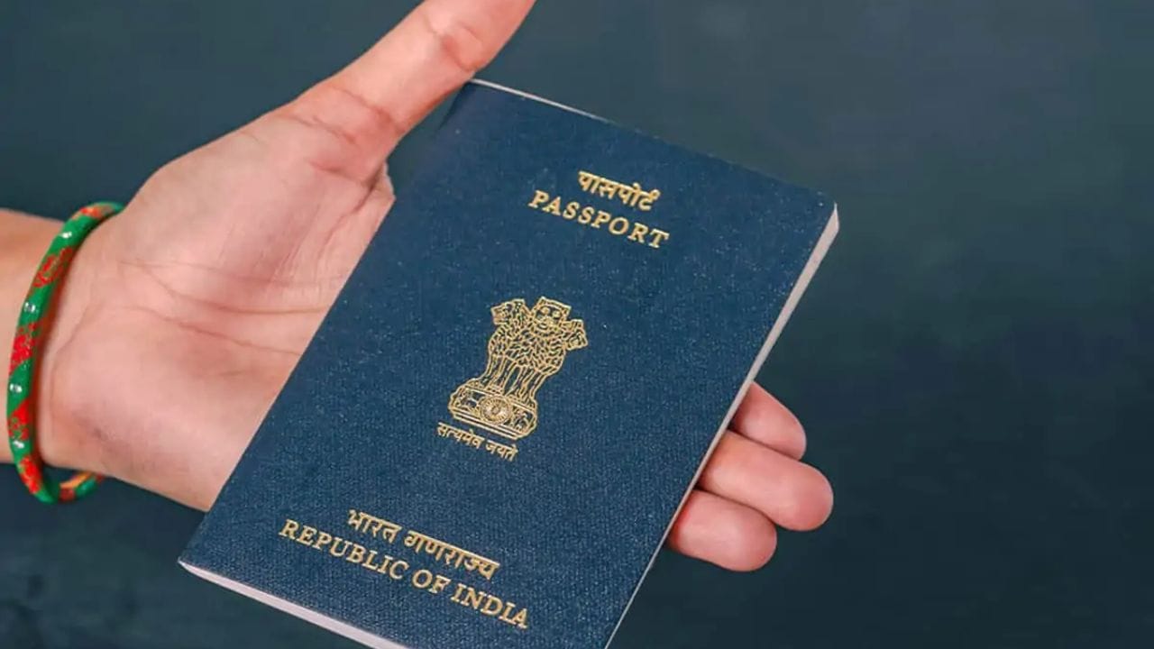 જે અરજદારો પાસે તપાસ માટે એપોઇન્ટમેન્ટ નથી, તેઓને તાત્કાલિક વોક-ઇન એપોઇન્ટમેન્ટ આપીને તેમની સમસ્યાનું નિરાકરણ કરવામાં આવી રહ્યું છે. આવી સ્થિતિમાં, અરજદારો તરત જ ઓફિસે પહોંચી શકે છે અને શક્ય તેટલી વહેલી તકે તેમનો પેન્ડિંગ પાસપોર્ટ મેળવવા માટે એપોઇન્ટમેન્ટ લઈ શકે છે.