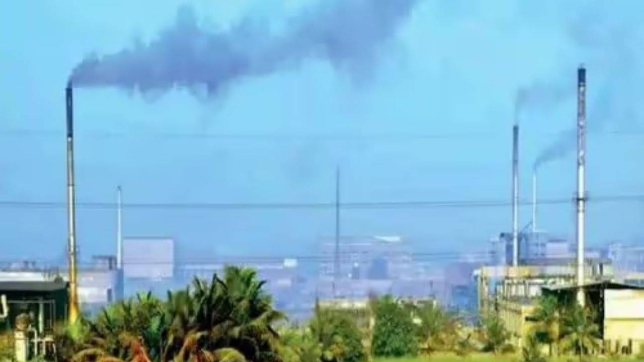 સુરત વીડિયો : પર્યાવરણને નુકસાન પહોંચાડતા 8 ઔદ્યોગિક એકમોને GPCB એ ક્લોઝર આપ્યું