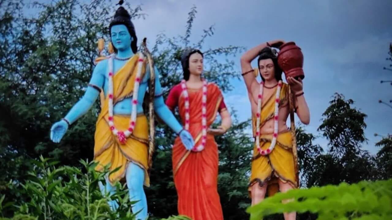 ભાવસિંહજી ચોખાના દાણા ઉપર ભગવાન શ્રીરામનું નામ લખી રહ્યા છે. ભૃગુઋષિની પવિત્ર ભૂમિનું યોગદાન આપવા તે આ પ્રયાસ કરી રહયા છે. 