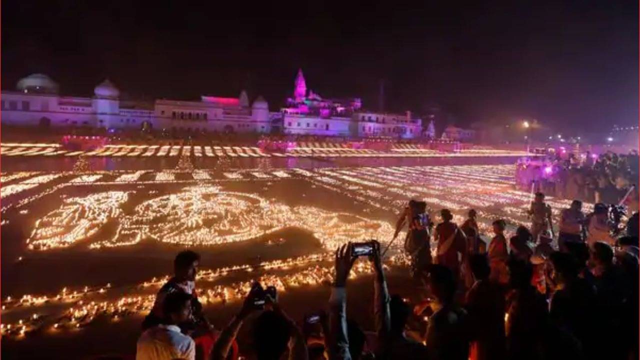 અયોધ્યામાં સંધ્યા આરતી સમયે લાખો દીપોની રોશનીથી ઝગમગી ઉઠ્યો સરયુ ઘાટ- જુઓ વીડિયો