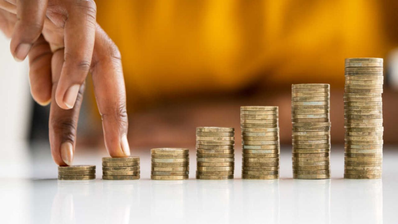 PNB સિનિયર સિટીઝન માટે FD પર 4 ટકાથી 7.75 ટકા સુધીના વ્યાજ દરો ઓફર કરે છે. સુપર સિનિયર સિટીઝન માટે વ્યાજ 4.3 ટકાથી 8.05 ટકા સુધી છે.