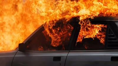 સુરત : અડાજણમાં પાર્ક કારમાં આગ લાગી, ફાયર બ્રિગેડે કાબુ મેળવ્યો, જુઓ વીડિયો સુરત : અડાજણમાં પાર્ક કારમાં આગ લાગી, ફાયર બ્રિગેડે કાબુ મેળવ્યો, જુઓ વીડિયો