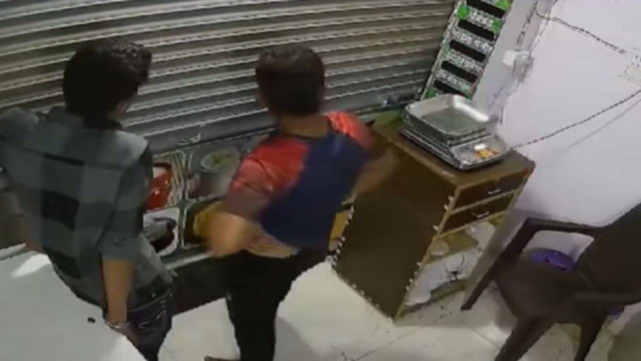 સુરતમાં ધંધાકીય અદાવતમાં 2 લોકોને બંધક બનાવાયા, પોલીસે 3 કલાકે મુક્ત કરાવ્યા, જુઓ વીડિયો