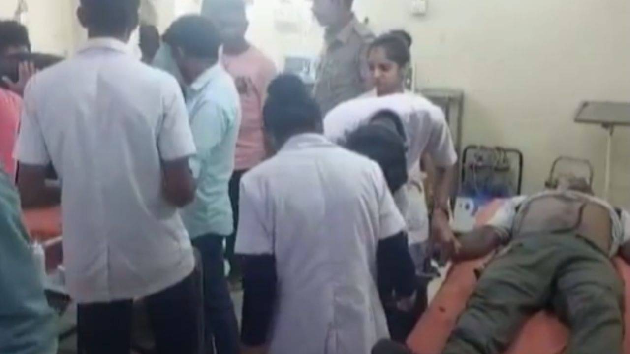 સુરત : સ્ટ્રીટ લાઇટ નાંખવાની કામગીરી દરમિયાન વીજ કંપનીના 7 કર્મચારીઓને કરંટ લાગ્યો, જુઓ વીડિયો