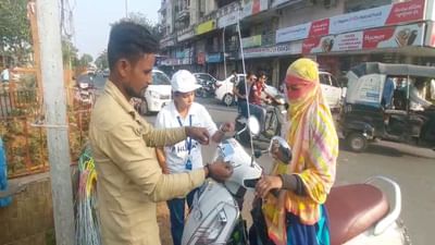 સુરત : ઉત્તરાયણ પર્વ દરમિયાન વાહન ચાલકોની સુરક્ષાએ માટે બારડોલીમાં વિનામૂલ્યે સેફટી ગાર્ડનું વિતરણ કરાયું, જુઓ વીડિયો સુરત : ઉત્તરાયણ પર્વ દરમિયાન વાહન ચાલકોની સુરક્ષાએ માટે બારડોલીમાં વિનામૂલ્યે સેફટી ગાર્ડનું વિતરણ કરાયું, જુઓ વીડિયો