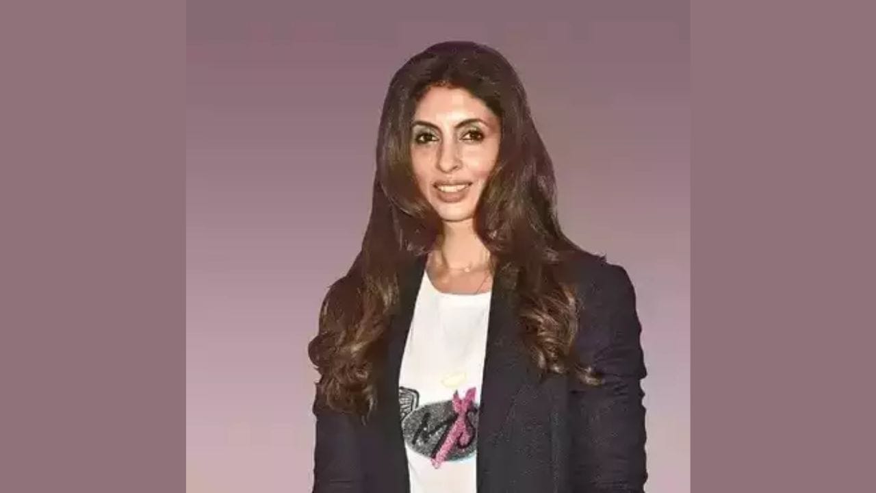 શ્વેતા બચ્ચન - અમિતાભ બચ્ચનની લાડકી દીકરી શ્વેતા બચ્ચનની કુલ સંપત્તિ 60 કરોડ રૂપિયા છે.
