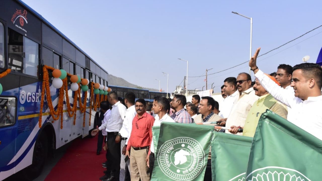 transport facility of South Gujarat Harsh Sanghvi launched 51 buses at Songarh tapi (3)