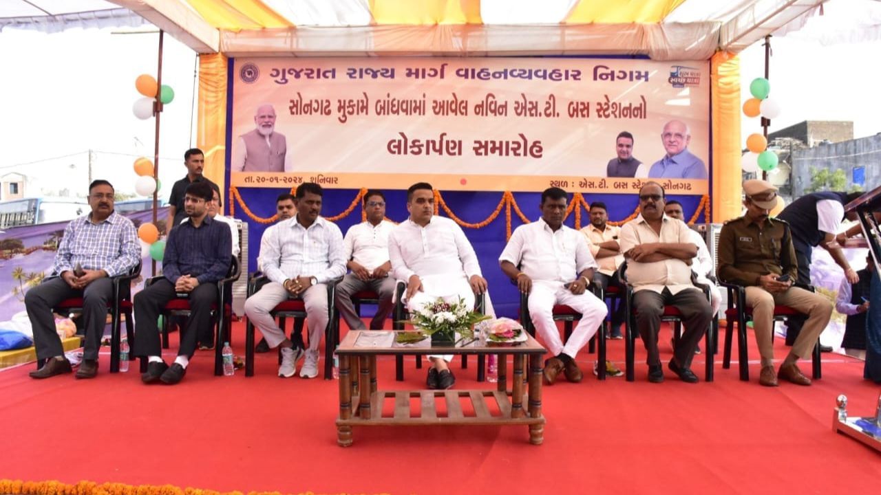 transport facility of South Gujarat Harsh Sanghvi launched 51 buses at Songarh tapi (8)