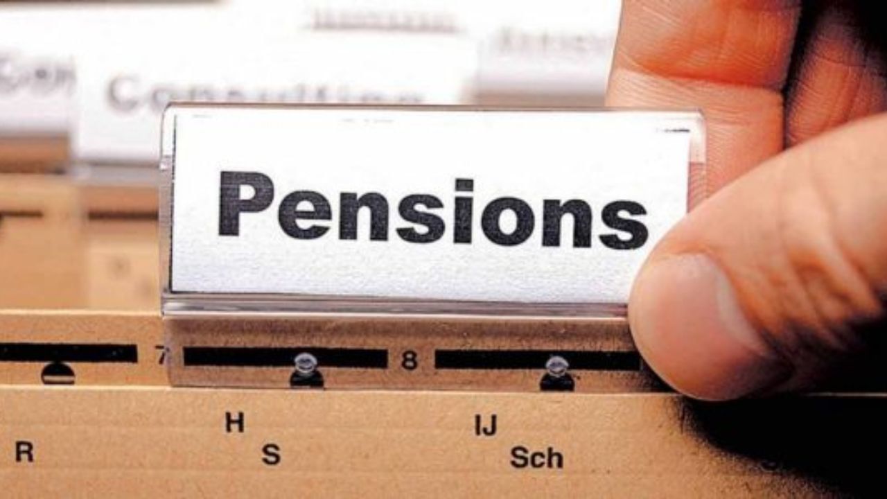 woman employees nominate son daughter pension center government (5)