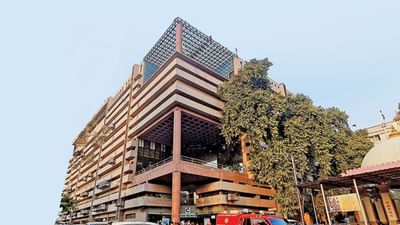 અમદાવાદ મ્યુનિસિપલ કોર્પોરેશન દ્વારા શહેરમાં રહેતા ગરીબ લોકો પણ પાકા મકાનમાં રહી શકે તે માટે અનેક વિસ્તારોની કાયાપલટ કરવાની કામગીરી હાથ ધરવામાં આવી છે.