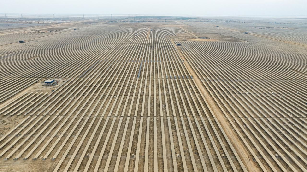 Adani Green Energy worlds most extensive renewable energy ecosystems for solar and wind Kachchh Gujarat (3)