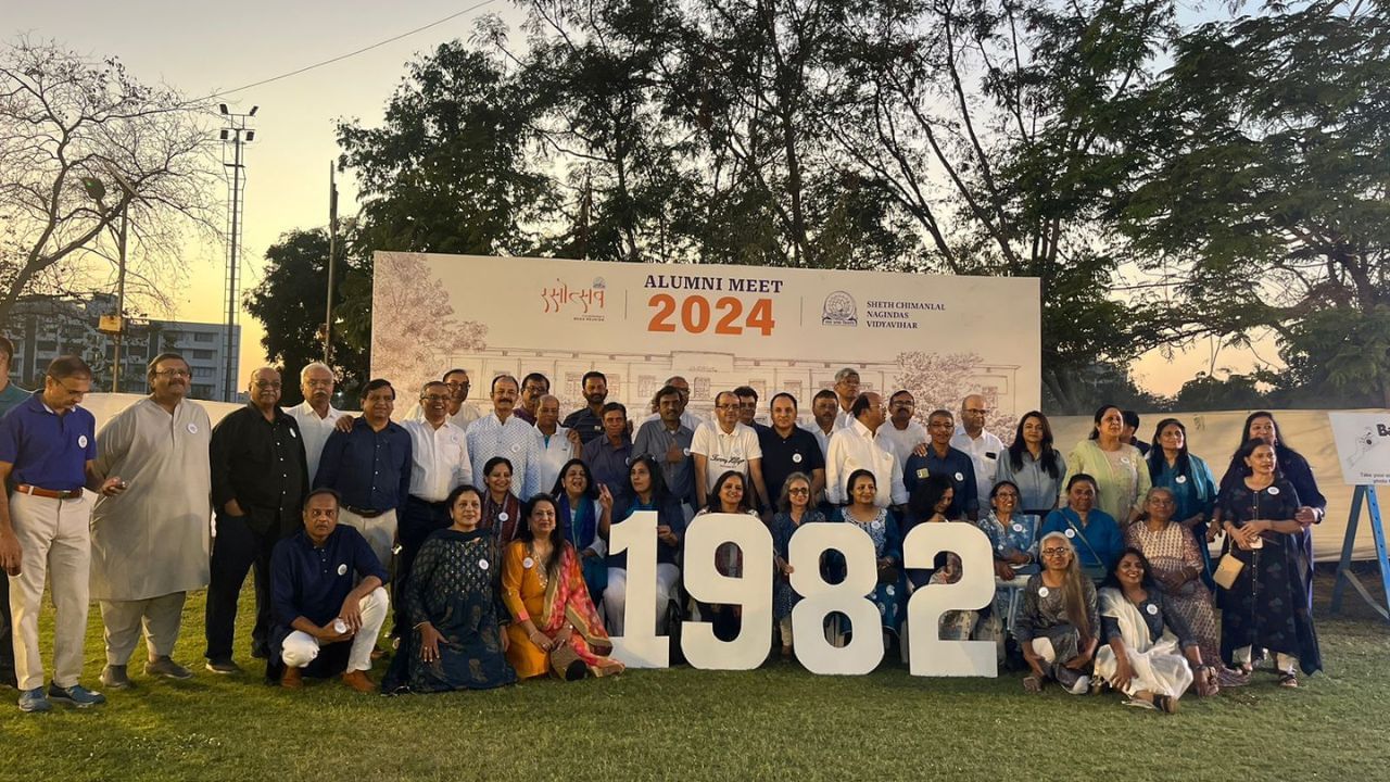 આ કાર્યક્રમમાં 1954 ની બેચથી લઈ 2020 ની બેચ સુધીના 2500 વિદ્યાર્થીઓ જોડાયા હતા. શાળાની યાદો તાજી થાય એ માટે જુના ફોટોની વોલ પણ તૈયાર કરાઈ હતી. શાળાકીય સમયે પ્રાર્થનામંદિરમાં ગવાતા ગીતો પ્રત્યે તમામ વિધાર્થીઓ એક અનોખો અનુબંધ ધરાવતા હોય છે ત્યારે રંગભવનમાં વિદ્યાવિહારના ગીતોનો કાર્યક્રમ પણ યોજાયો.