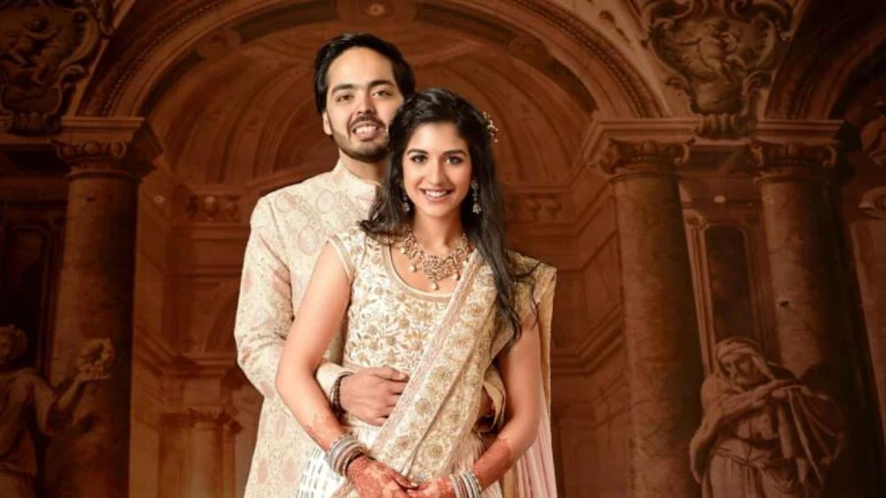 Anant-Radhika got engaged in January 2023.  Big names from various fields have been invited in the guest list.  It is said that Mark Zuckerberg, Bill Gates, Shah Rukh Khan, Salman Khan, Amitabh Bachchan, Rajinikanth will attend this celebration.  Rihanna, Arijit Singh and Diljit Dosanjh will perform at the pre-wedding party.