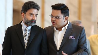  IPLના અધ્યક્ષ અરુણ ધૂમલે મહત્વની અપડેટ આપી છે. એક ઈન્ટરવ્યૂમાં તેમણે જણાવ્યું કે, ફરી એકવાર આઈપીએલના આયોજન પહેલા દેશ માટે જરુરી ચૂંટણી સામે આવી છે. તેમ છતા BCCIને વિશ્વાસ છે કે ટૂર્નામેન્ટ સંપૂર્ણપણે ભારતમાં જ રમાશે. 