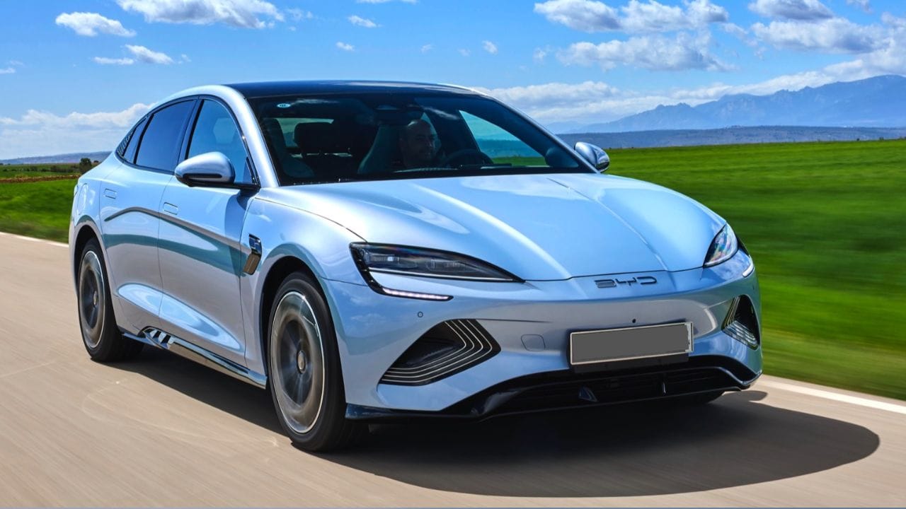 જે લોકો 30 એપ્રિલ સુધીમાં BYD સીલ બુક કરાવશે તેમને યુરોપ જવાની તક મળશે. આ માટે અમુક સિલેક્ટેડ ગ્રાહકોને પસંદ કરવામાં આવશે અને તેમને મેચ જોવા માટે મફત UEFA મેચની ટિકિટ અને યુરોપની રાઉન્ડ-ટ્રીપ ફ્લાઇટ ટિકિટ મળશે.