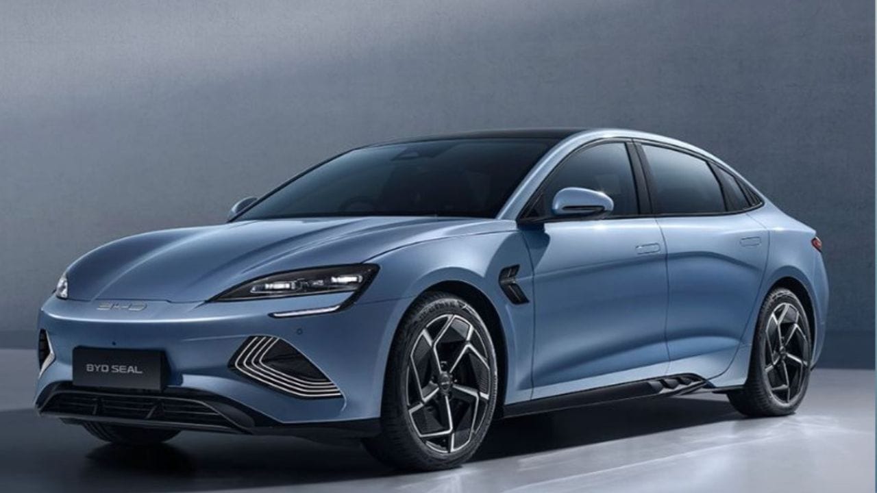 5 માર્ચે કંપની ઇલેક્ટ્રિક સેડાન BYD Seal લોન્ચ કરશે. તેનું બુકિંગ શરૂ થઈ ગયું છે. આ સિવાય કંપની ગ્રાહકોને ફ્રીમાં યુરોપની મુસાફરી કરવાની તક પણ આપી રહી છે. 