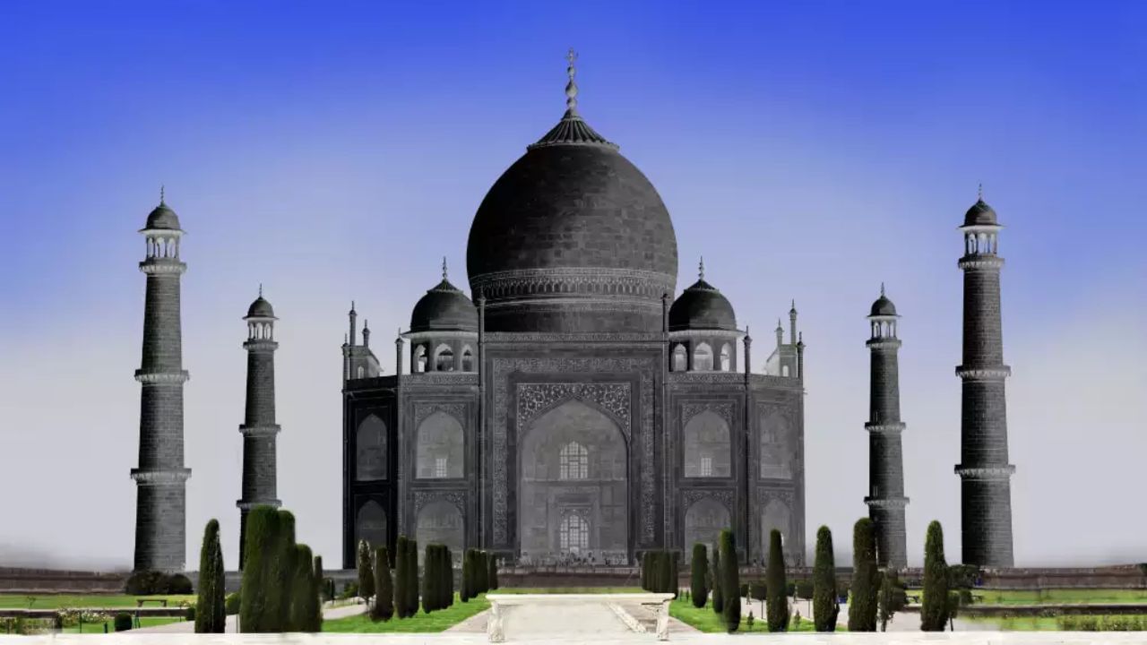 એવું કહેવાય છે કે મુગલ સમ્રાટ શાહજહાંએ કાળો તાજમહેલ જોઈને જ આગ્રામાં તાજમહેલ બનાવવાનો નિર્ણય લીધો હતો. બુરહાનપુર સ્થિત કાળો તાજમહેલ ઘણા દાયકાઓ સુધી મુગલોનું શાસન હતું. 