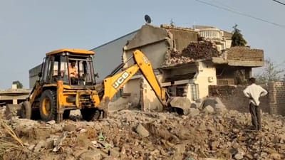 દેવભૂમિ દ્વારકા વીડિયો : ખંભાળિયાના ધરમપુર ગામે ડિમોલિશન, 70 થી વધારે ગેરકાયદેર બાંધકામ તોડી પડાયા