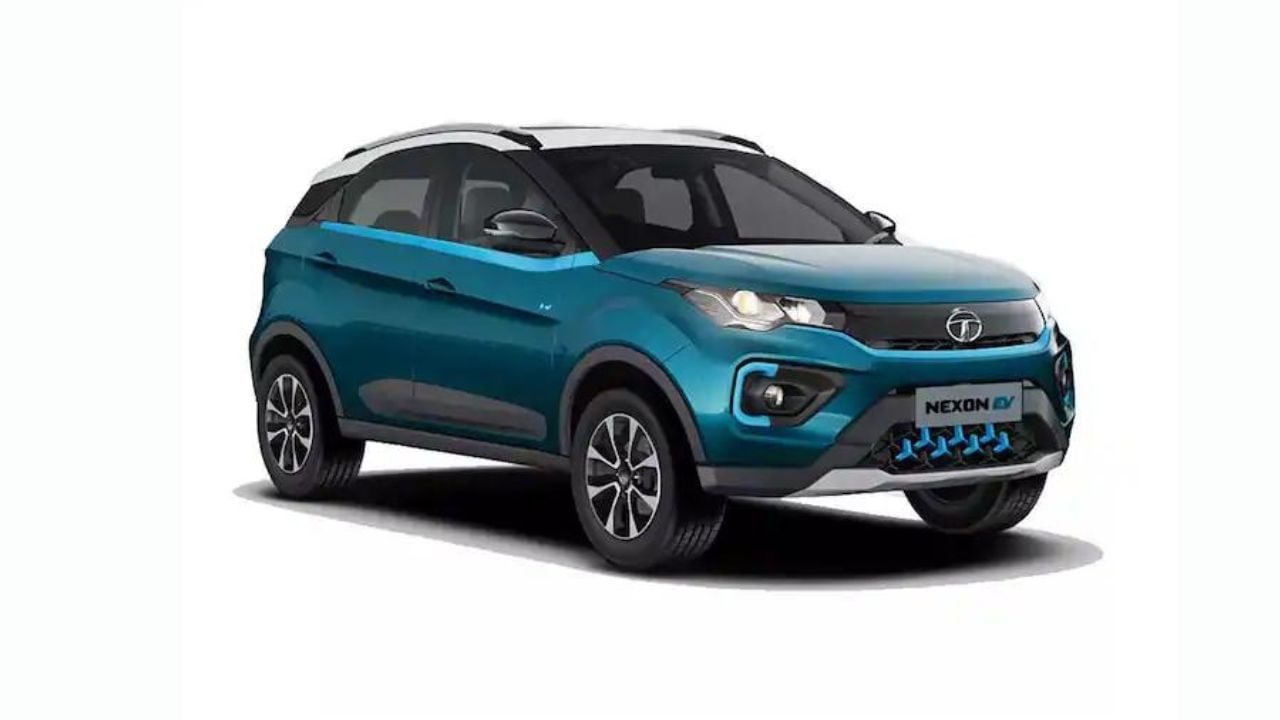 Tata Nexon EV: Tata Nexon EV 2021માં ભારતમાં સૌથી વધુ વેચાતી ઇલેક્ટ્રિક કાર હતી. કંપની CY2021 માં આ EV ના 9,111 યુનિટ વેચવામાં સફળ રહી. Tataના Nexon EV ને 30.2kWh લિથિયમ-આયન બેટરી મળે છે, જે 129 hp પાવર અને 245 Nm પીક ટોર્ક જનરેટ કરે છે. કંપનીનો દાવો છે કે તે સિંગલ ચાર્જિંગ પર 312 કિમીની રેન્જ આપે છે. તેની કિંમત 14.29 લાખ રૂપિયા (એક્સ-શોરૂમ) છે.