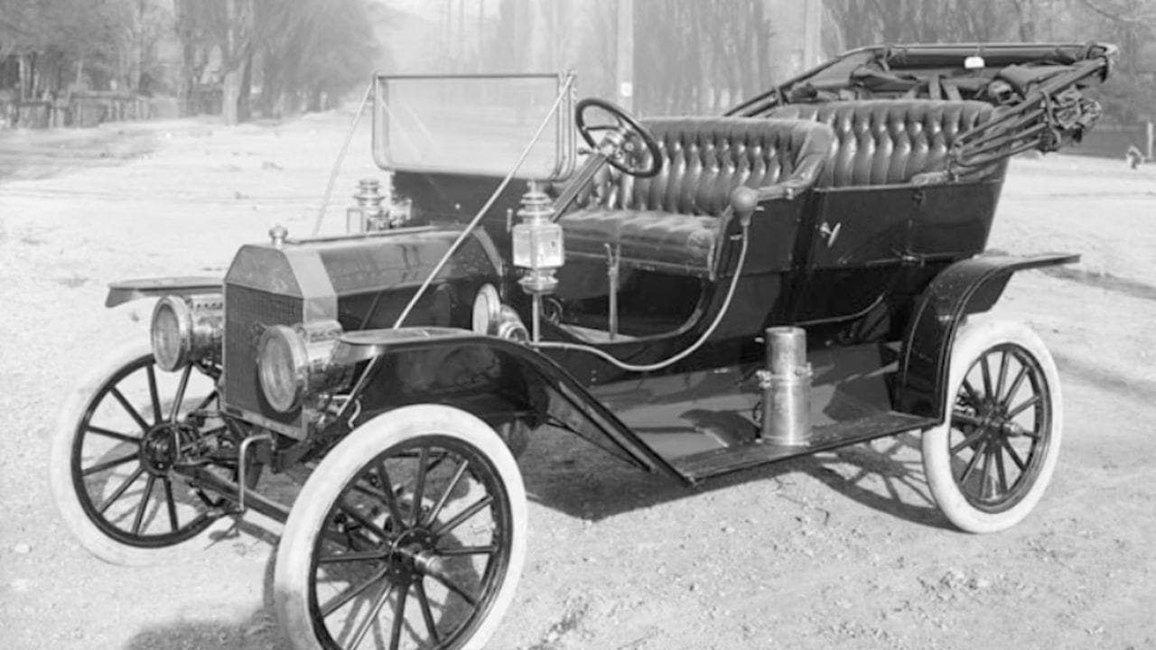 ભારતમાં આવનાર પ્રથમ કાર વિશે તો જાણ્યું, પરંતુ શું તમે જાણો છો કે કાર ખરીદનાર પ્રથમ ભારતીય કોણ હતા ? તો એ ટાટા ગ્રુપના સ્થાપક જમશેદજી ટાટા હતા.