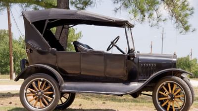 આજે તમે ભારતના કોઈપણ મોટા કે નાના શહેરમાં જશો તો તમને રસ્તાઓ પર અગણિત કાર દોડતી જોવા મળશે. પરંતુ શું તમે જાણો છો કે ભારતમાં પહેલીવાર કાર કયા શહેરમાં આવી હતી ?