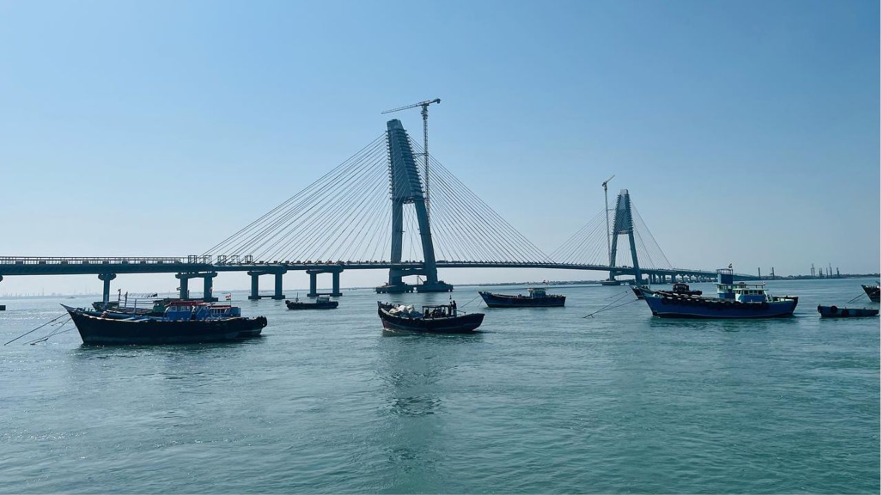 Indias longest cable stayed Bate-Dwarka signature bridge (1)