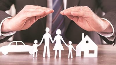 વિકલ્પ એવો શબ્દ છે જે જીવનને વધુ મુશ્કેલ બનાવે છે. ઘણી વખત તે સમાન સુવિધાઓ પણ આપે છે. સામાન્ય માણસના રોજિંદા જીવનમાં અડધાથી વધુ કામ બદલવાને બદલે પૂર્ણ થતા નથી. તે સાબુ ખરીદવાથી લઈને દૂધના પેકેટ સુધી, કપડાં ખરીદવાથી લઈને મોબાઈલ ફોન ખરીદવા સુધી કંઈ પણ હોઈ શકે છે. હવે તેમાં નવા અપડેટ સાથે ઈન્સ્યોરન્સ પણ ઉમેરવામાં આવ્યું છે. એટલે કે, જે રીતે તમે તમારા કપડાને ખરીદ્યાના થોડા દિવસો પછી પરત કરો છો અને રિફંડ મેળવો છો. હવે વીમો ખરીદનારાઓ સાથે પણ આવું જ થવાનું છે.