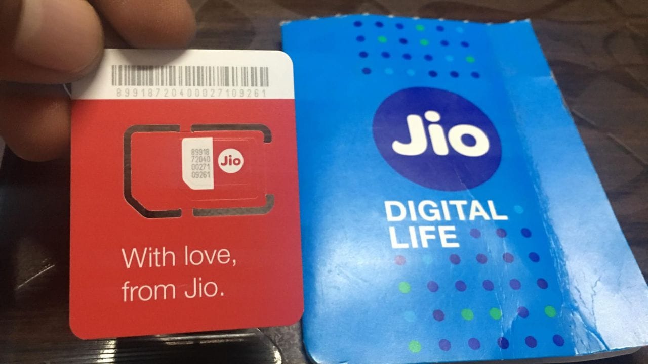 Jioના આ પ્લાનમાં ગ્રાહકોને વધુ ડેટા, ફ્રી વોઈસ કોલ અને SMSનો લાભ મળે છે. 249 રૂપિયાના પ્લાનમાં 5G ફોન ધરાવતા ગ્રાહકોને ફ્રી ડેટા પણ મળી રહ્યો છે. 