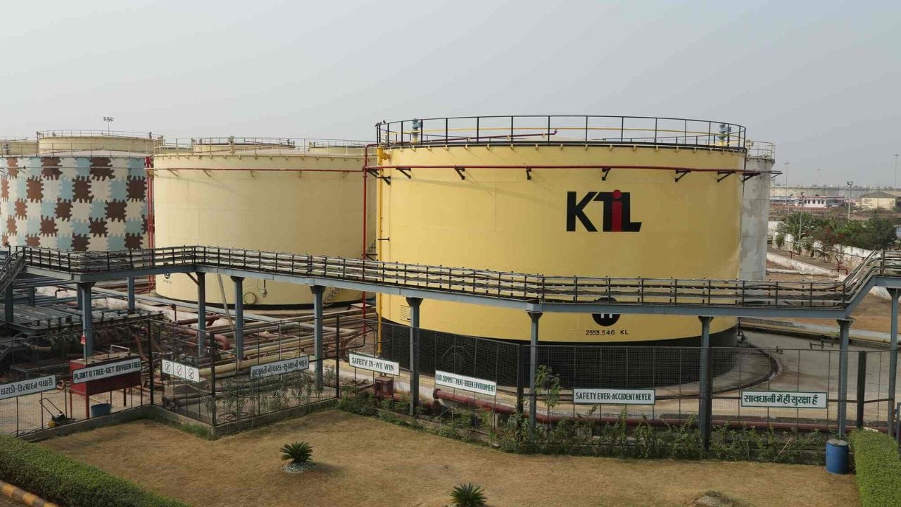 KTIL એટલે કે, કેસર ટર્મિનલ્સ એન્ડ ઈન્ફ્રાસ્ટ્રક્ચર લિમિટેડ બલ્ક લિક્વિડ સ્ટોરેજ અને લોજિસ્ટિક્સ કંપની છે જે તેના 2 ટર્મિનલ કંડલા અને પાવરખેડા સાથે વિવિધ પ્રકારના પેટ્રોલિયમ, પેટ્રોકેમિકલ, જોખમી અને બિન-જોખમી પ્રવાહીનું સંચાલન કરે છે. કંપનીની શરૂઆત વર્ષ 2008 માં થઈ હતી.
