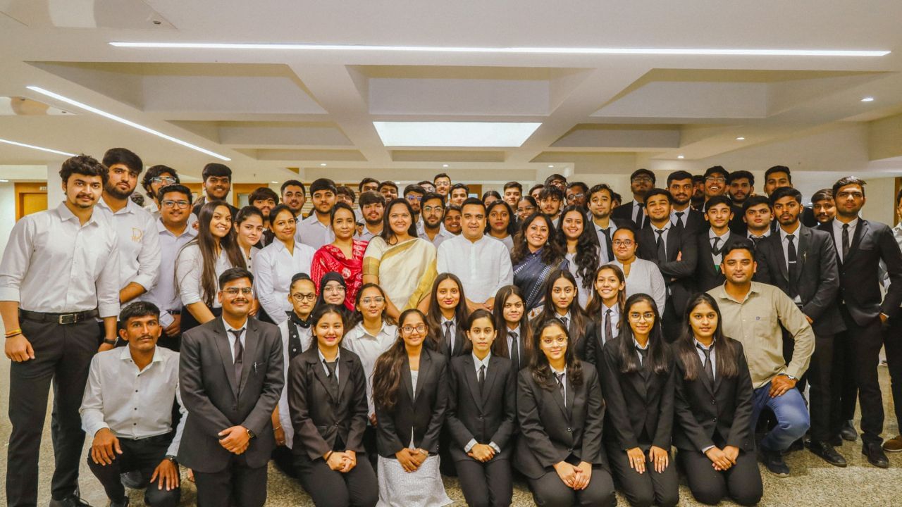 During the visit to the Legislative Assembly, the students also got a chance to meet Chief Minister Bhupendra Patel and Minister of State for Home Harsh Sanghvi.