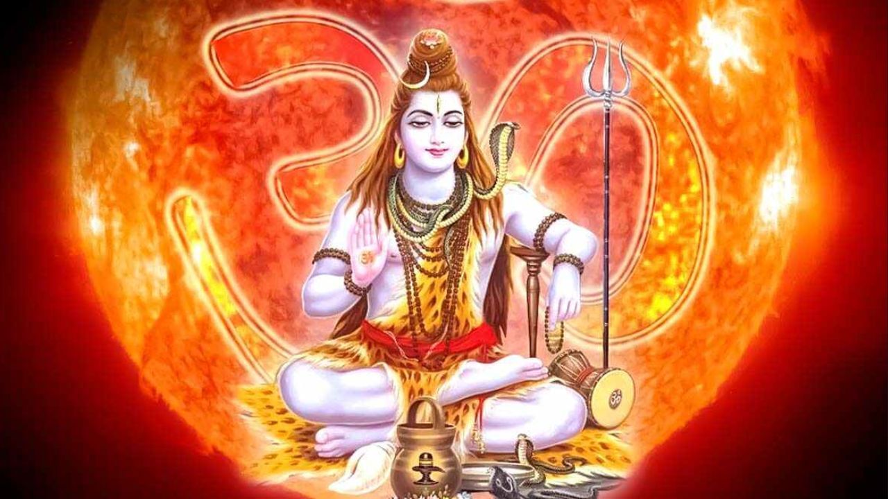 ભગવાન શિવના મસ્તક પર ચંદ્રનો વાસ છે- ભગવાન શિવે પોતાના મસ્તક પર ચંદ્ર ધારણ કર્યો હોવાની ઘણી પૌરાણિક કથાઓ છે. શિવપુરાણ અનુસાર, જ્યારે સમુદ્ર મંથન દરમિયાન ઝેર બહાર આવ્યું, ત્યારે શિવે બ્રહ્માંડની રક્ષા માટે તેને પીધું હતું. આ ઝેર તેમના ગળામાં જમા થઈ ગયું હતું જેના કારણે તેમને નીલકંઠ કહેવામાં આવ્યા હતા. કથા અનુસાર, ઝેરના સેવનની અસરથી શંકરજીનું શરીર અત્યંત ગરમ થવા લાગ્યું.