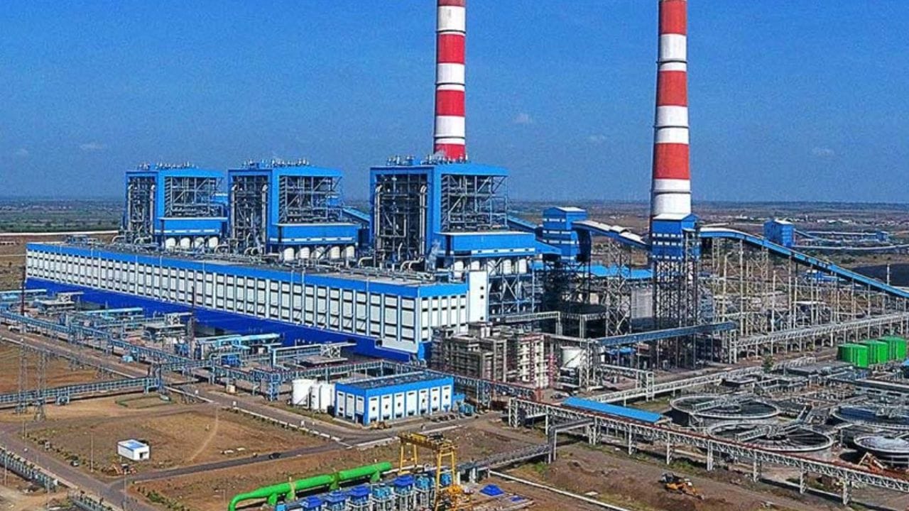 એકંદરે, આ પ્રોજેક્ટ 25-વર્ષના સમયગાળામાં કાર્બન ઉત્સર્જનમાં 15 મિલિયન ટનનો ઘટાડો કરશે. મેક-ઈન-ઈન્ડિયા પ્રોગ્રામ હેઠળ આ પ્રોજેક્ટમાં 13 લાખથી વધુ સોલાર પીવી મોડ્યુલ સ્થાપિત કરવામાં આવ્યા છે, જે આત્મનિર્ભર ભારત માટે સરકારના સંકલ્પને મજબૂત બનાવે છે.