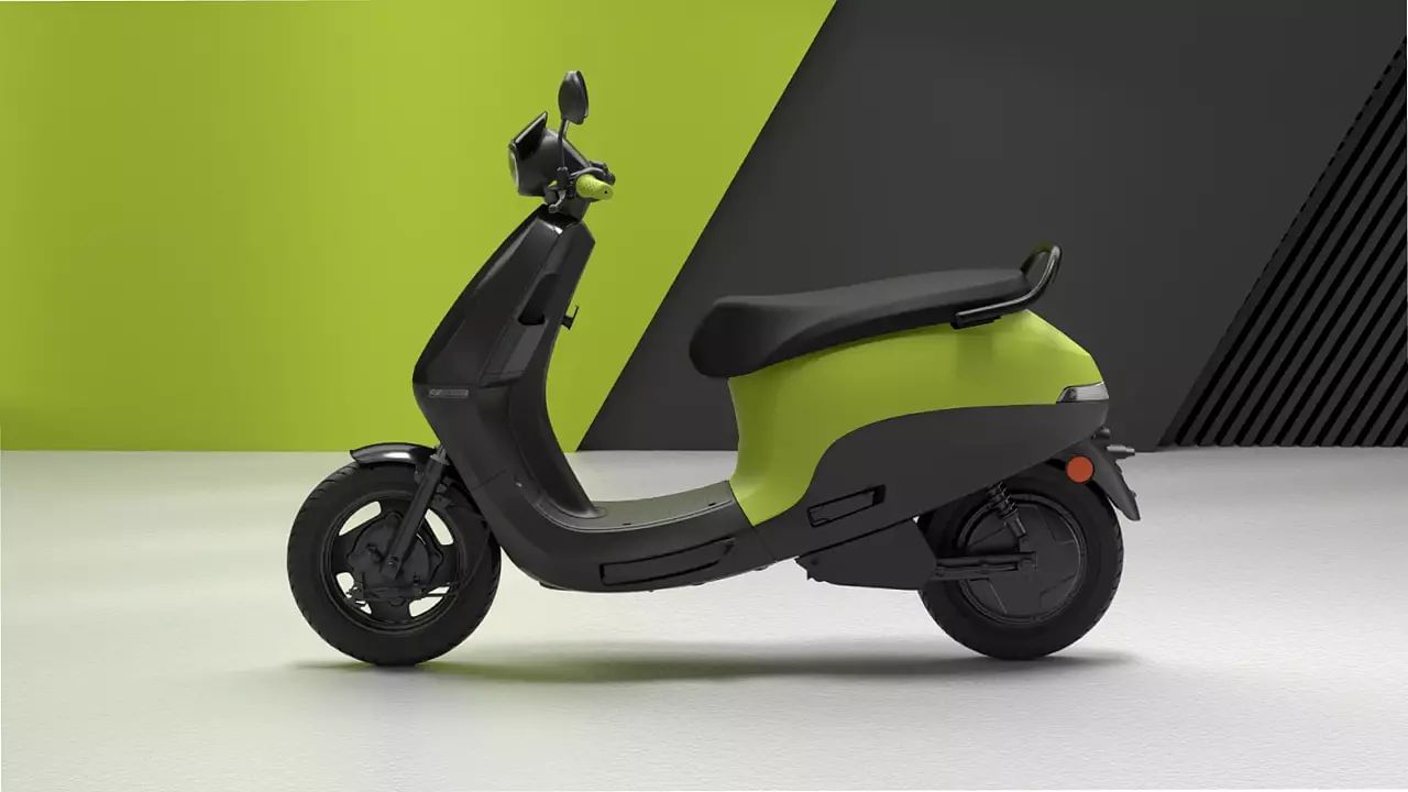 ઓલા S1X હાલના મોડલ જેવું જ દેખાય છે. તેનું વજન 112 કિલો છે, જે S1 કરતા 4 કિલો વધારે છે. Ola કોઈપણ વધારાના ચાર્જ વિના ઇલેક્ટ્રિક સ્કૂટર માટે 8 વર્ષ અથવા 80,000 કિમીની સ્ટાન્ડર્ડ બેટરી વોરંટી પણ ઓફર કરી રહી છે. 