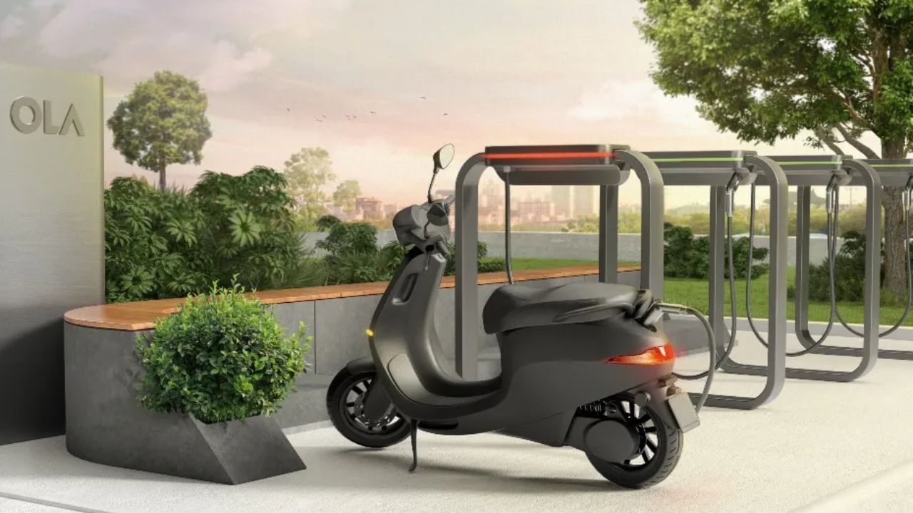 આ ઉપરાંત ઓલા ઈલેક્ટ્રીક જૂન 2024 સુધીમાં તેના પબ્લિક ચાર્જિંગ નેટવર્ક પણ વધારશે. વર્તમાનમાં 1000 ચાર્જિંગ સ્ટેશન છે, તે વધારીને 10,000 સુધી પહોંચાડવાનું પણ આયોજન કરી રહી છે.