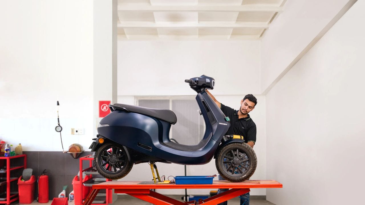 ઓલાએ જાહેરાત કરી છે કે તે તેના સર્વિસ સેન્ટરોની સંખ્યામાં 50 ટકા વધારો કરશે. કંપનીએ એપ્રિલ 2024 સુધીમાં દેશભરમાં 600 સર્વિસ સેન્ટરો ખોલવાનું લક્ષ્ય રાખ્યું છે. 