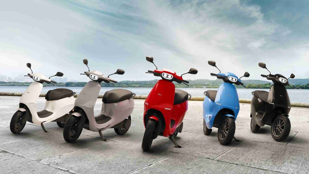Ola ઇલેક્ટ્રીકએ ફેબ્રુઆરી 2024 માટે આ ઓફર્સ બહાર પાડી છે. ઓછી કિંમતે ઇલેક્ટ્રિક સ્કૂટર ખરીદવાનો ફાયદો આ મહિને જ મળી શકે છે. કંપનીના સીઈઓ ભાવિશ અગ્રવાલે સત્તાવાર સોશિયલ મીડિયા હેન્ડલ પર આ માહિતી શેર કરી છે.