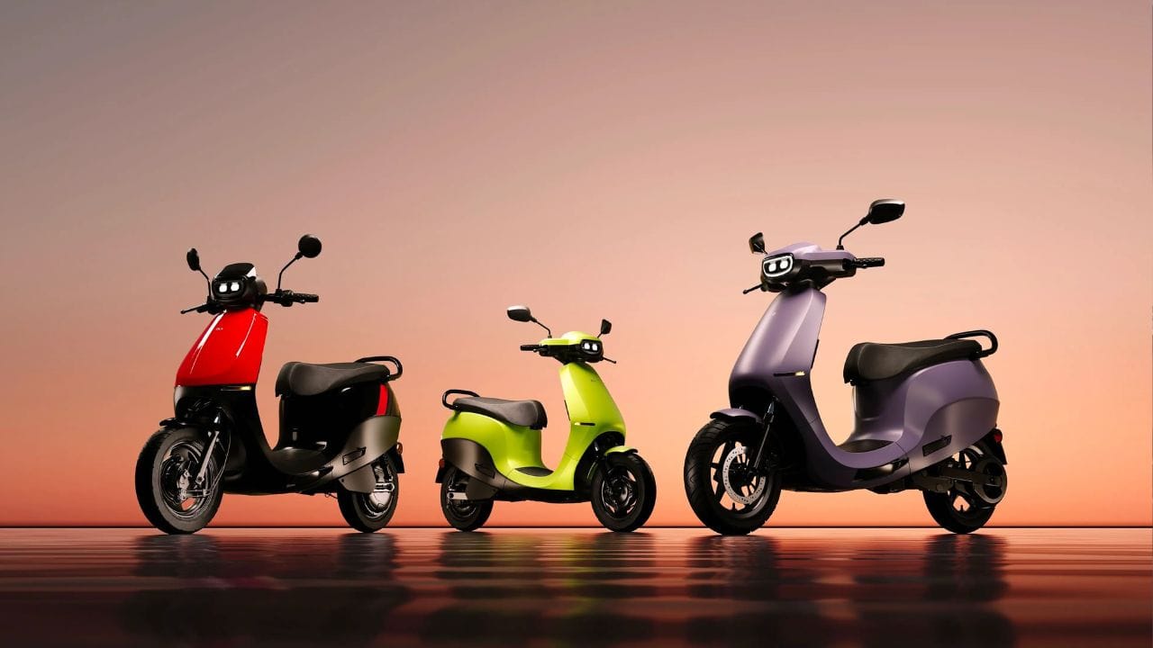 કંપનીએ Ola S1 X+થી લઈને S1 Pro મોડલમાં કિંમત ઘટાડી છે. S1 X+ની કિંમતમાં રૂપિયા 25,000નો ઘટાડો કર્યો છે, હવે આ મોડલની કિંમત 84,999 છે. તો  S1 Proમાં 17,500ના ઘટાડા સાથે તેની નવી કિંમત રૂ.1,29,999 છે. તો Ola S1 Airની નવી કિંમત 15,000ના ઘટાડા બાદ રી.1,04,999 છે. આ તમામ કિંમત એક્સ શોરૂમ છે.