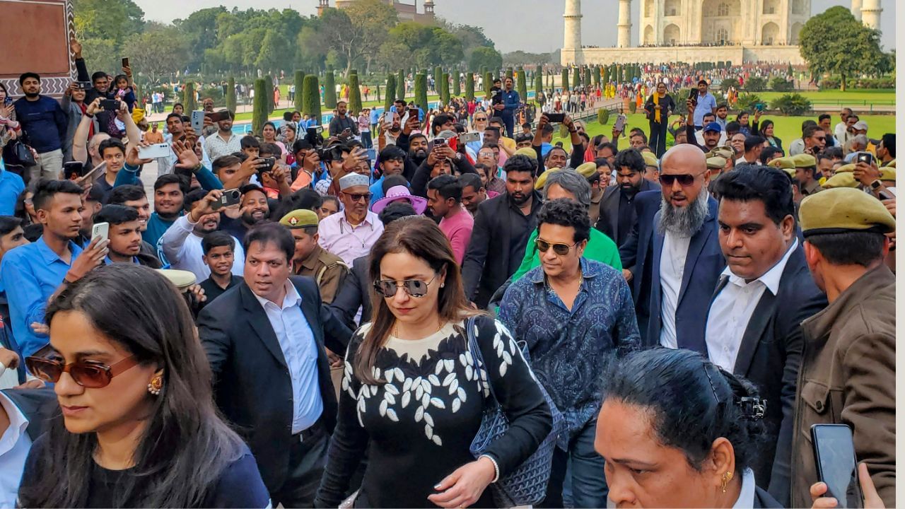 માસ્ટર બ્લાસ્ટરે 2013માં મુંબઈના વાનખેડે સ્ટેડિયમમાં પોતાની છેલ્લી ટેસ્ટ મેચ રમ્યા બાદ આંતરરાષ્ટ્રીય ક્રિકેટમાંથી સંન્યાસ લીધો છે. હવે સચિન રોડ સેફટી વર્લ્ડ સિરીઝમાં ચાહકોને આશ્ચર્યચકિત કરે છે.