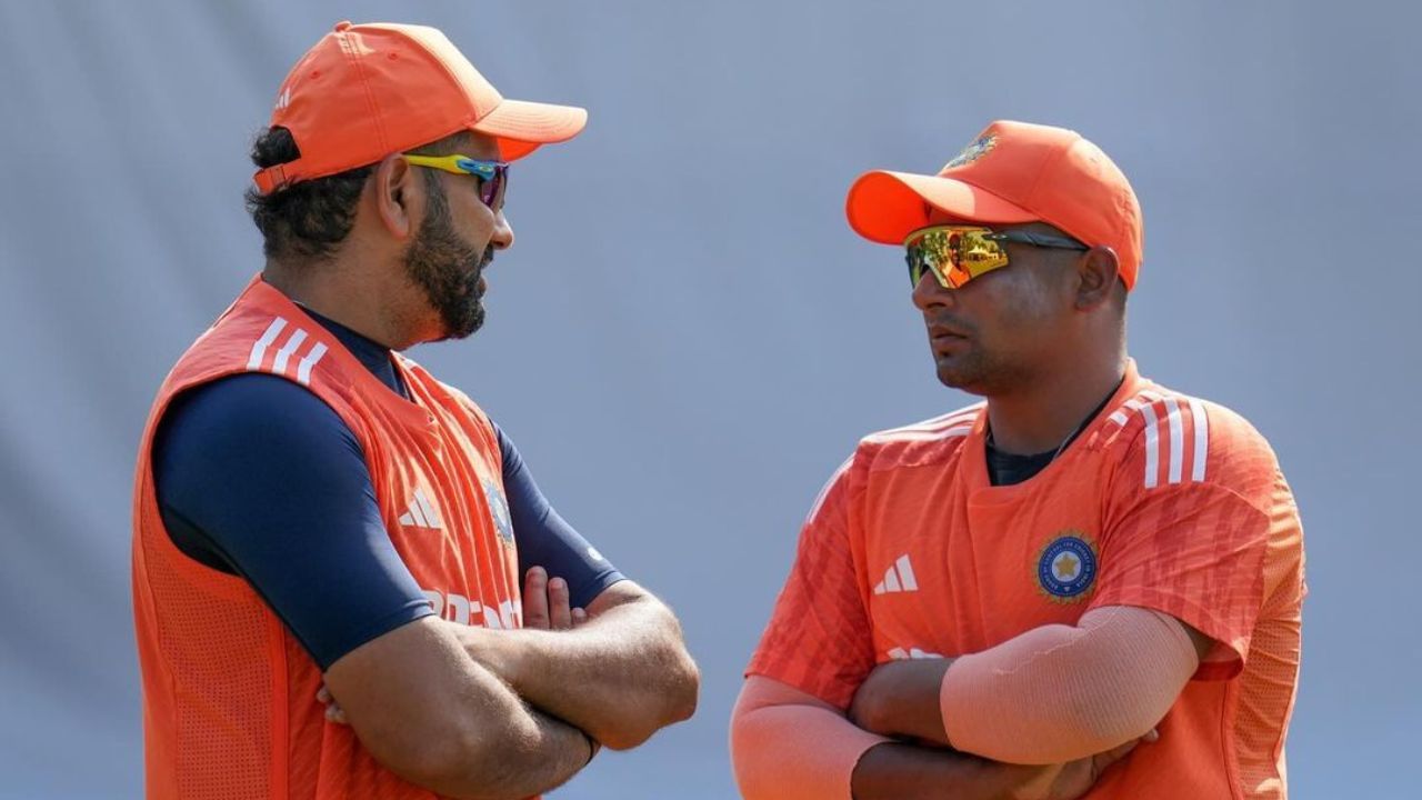 સરફરાઝ જમણા હાથનો બેટ્સમેન અને બોલર પણ છે. તેણે 2014 અને 2016માં ICC અંડર-19 ક્રિકેટ વર્લ્ડ કપમાં ભારતનું પ્રતિનિધિત્વ કર્યું હતું. તે ડોમેસ્ટિક ક્રિકેટમાં સૌથી વધુ રન બનાવનાર બેટ્સમેનોમાંનો એક છે.