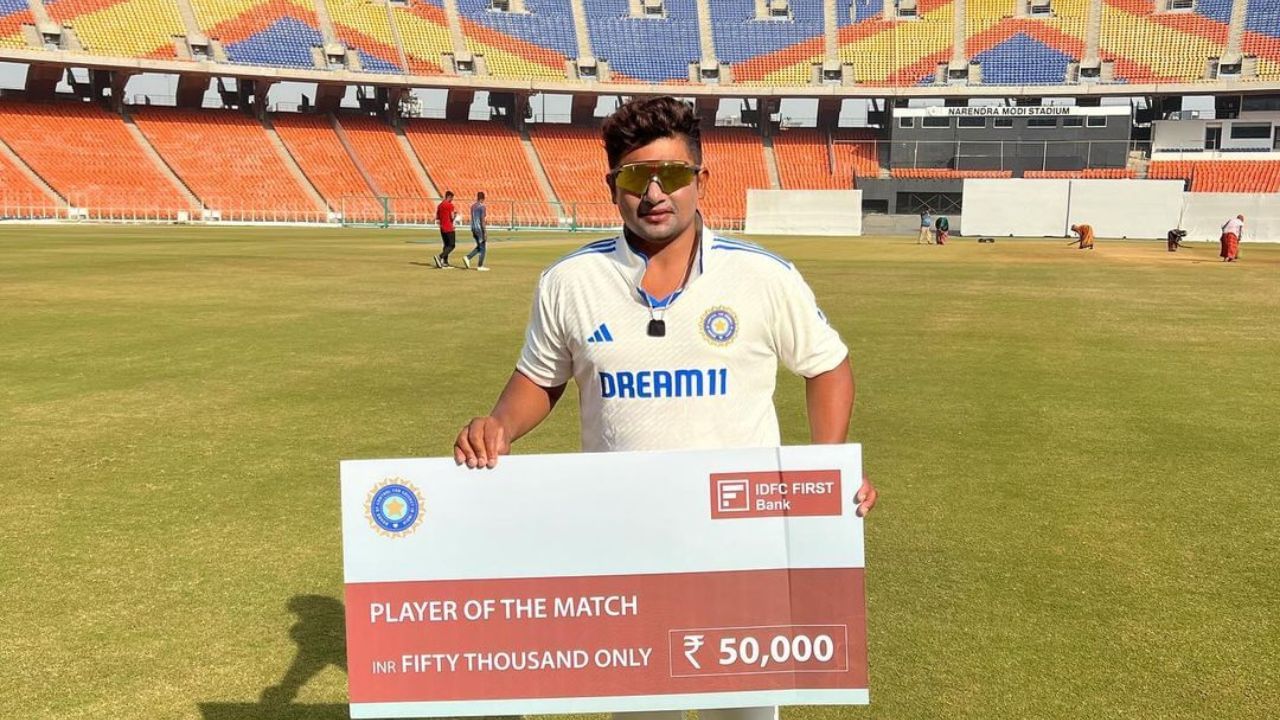 જ્યારે તેણે વર્ષ 2015માં ફ્રેન્ચાઇઝી RCB માટે IPLમાં સામેલ થયો, ત્યારે તે IPL મેચ રમવા માટે માત્ર 17 વર્ષ અને 177 દિવસની ઉંમરનો સૌથી યુવા ખેલાડી હતો. 