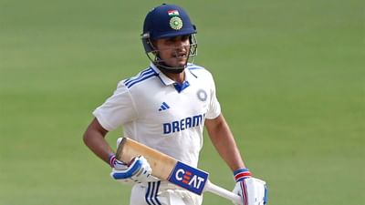 ઈંગ્લેન્ડ સામે પ્રથમ મેચ હાર્યા બાદ બીજી મેચમાં રોહિતે ટોસ જીત્યો અને ભારતીય ટીમ પ્રથમ બેટિંગ કરવા મેદાનમાં આવી. જોકે ટીમની શરૂઆત એટલી ખાસ રહી ન હતી અને રોહિત માત્ર 14 રન બનાવીને આઉટ થઈ ગયો હતો. આ પછી શુભમન ગિલ બેટિંગ કરવા આવ્યો હતો.