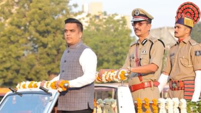 રાજ્યમાં કોમી રમખાનો અને હિંસાના બનાવો તરફ ઝીરો ટોલરન્સ નીતિના ભાગરુપે ખાસ ફોર્સને વિકસાવવામા આવશે. સ્ટેટ રિઝર્વ પોલીસ ફોર્સના અમદાવાદ જૂથને સ્પેશિયલ એક્શન ફોર્સ તરીકે ગૃહ વિભાગ વિકસાવવા માટે પ્રયાસ કરશે. આ માટેની માહિતી રાજ્યના ગૃહ પ્રધાન હર્ષ સંઘવી વિધાનસભાના ગૃહમાં આપી હતી. 